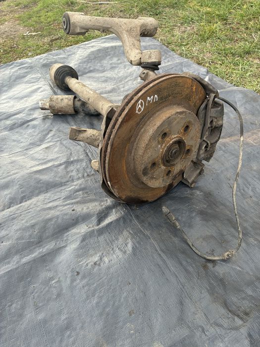 Поворотный кулак в сборе Мерседес МЛ.