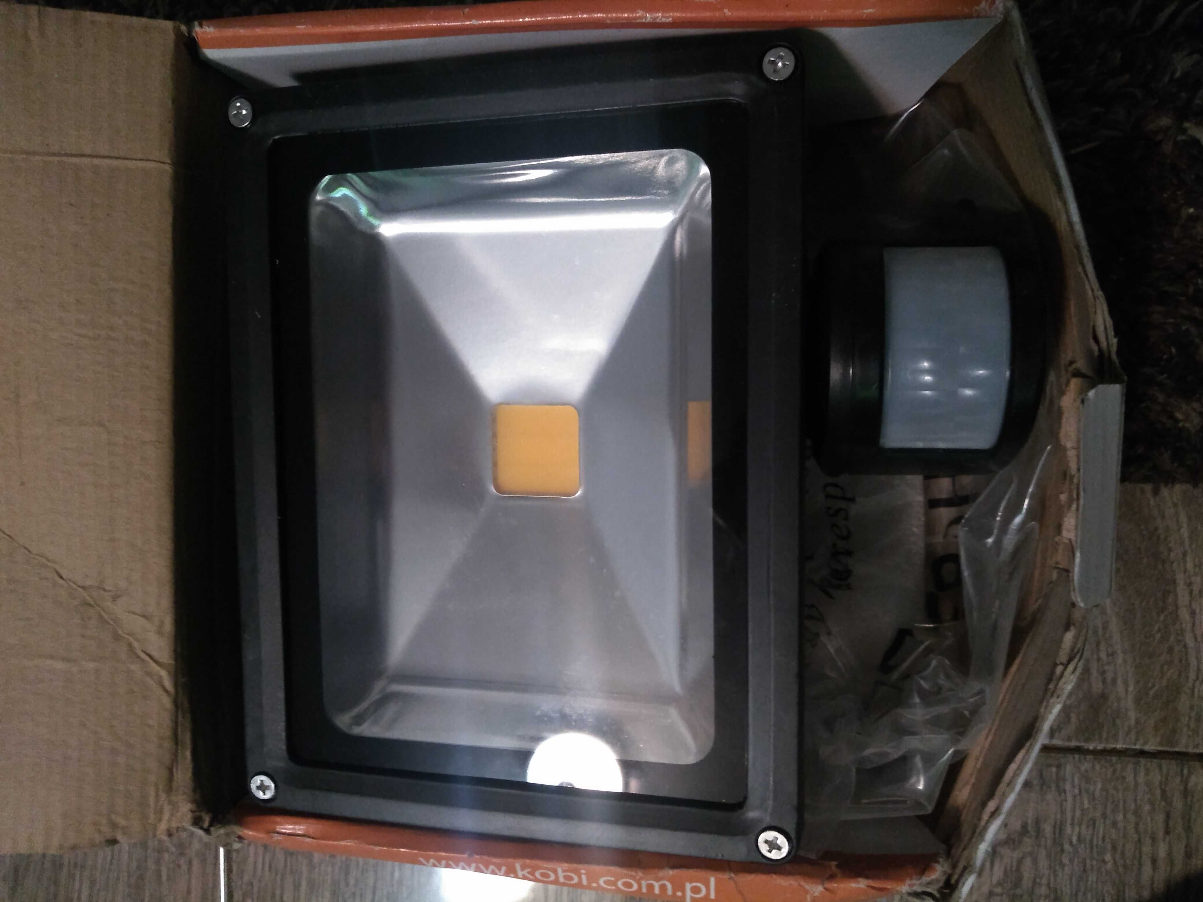 Lampa halogenowa LED