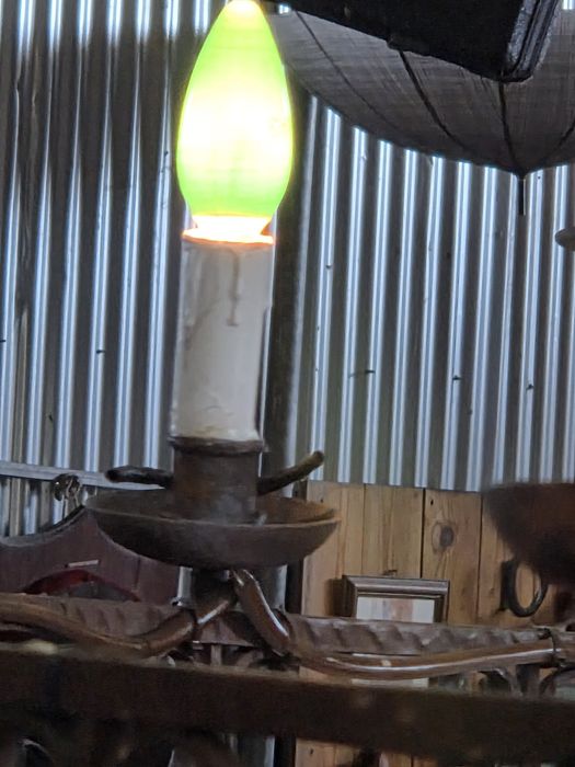 Candeeiro rustico em ferro forjado