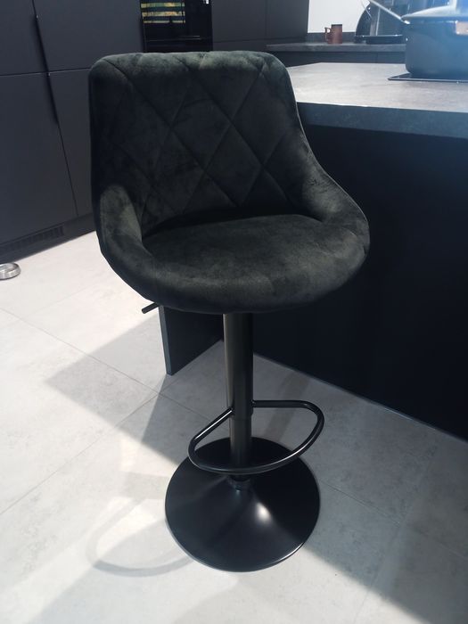 Hoker czarny tapicerowany pikowany obrotowy jak nowy 2szt