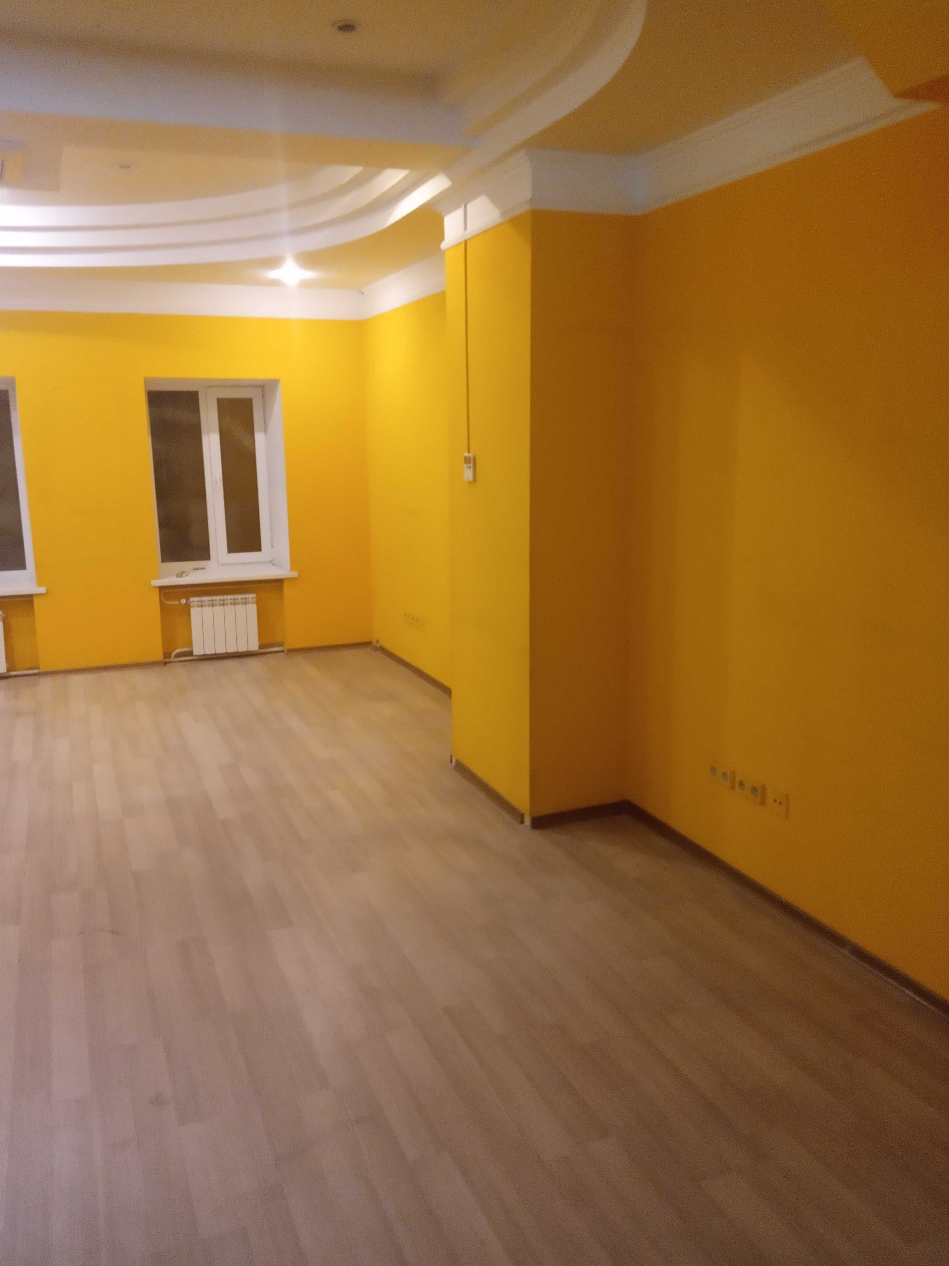 Продам офісні приміщення в БЦ "Колізей" на вул. Л.Руденко