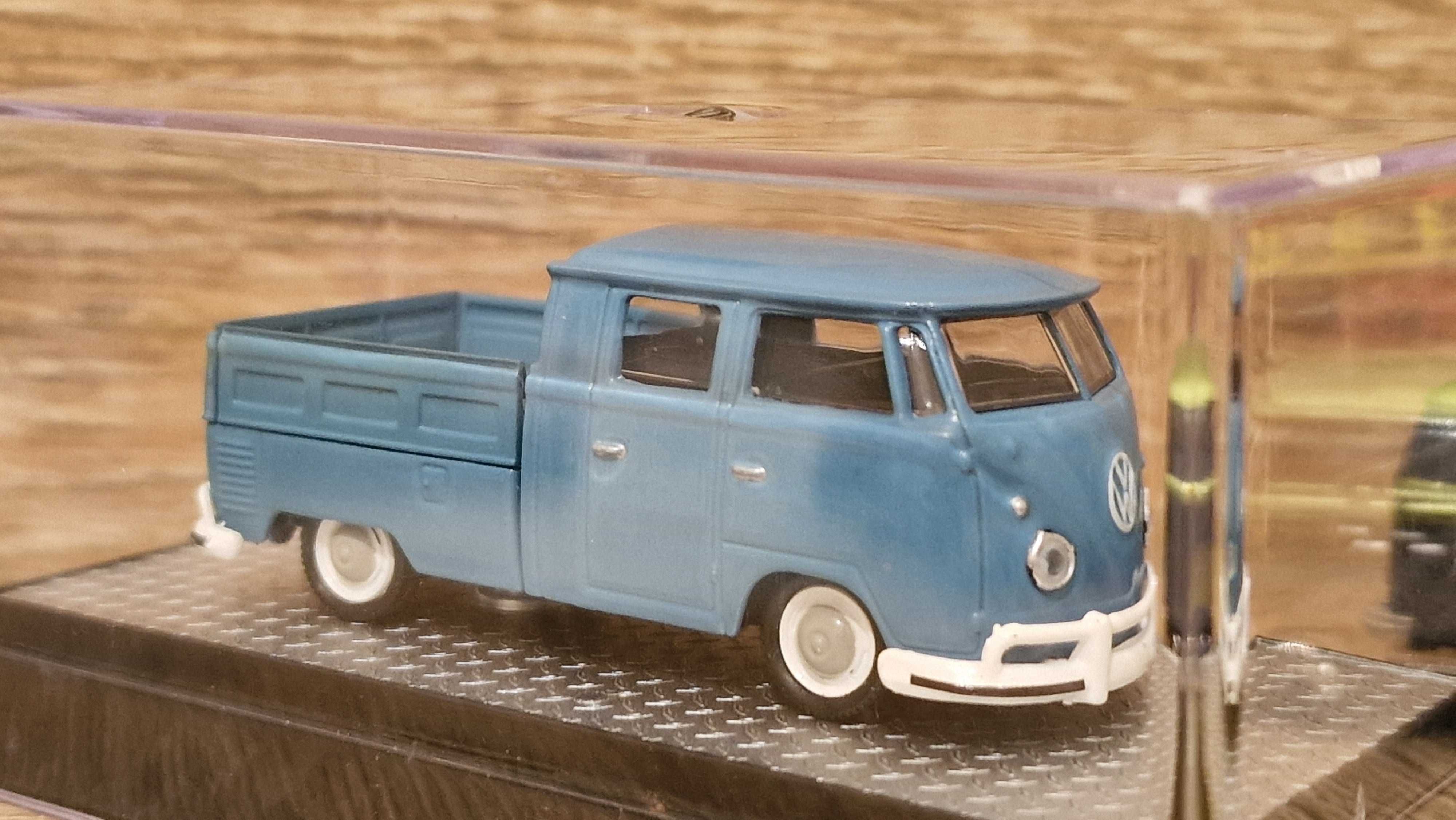 Lote de 8 Miniaturas VW carochas e Furgons Tuning 1:64
