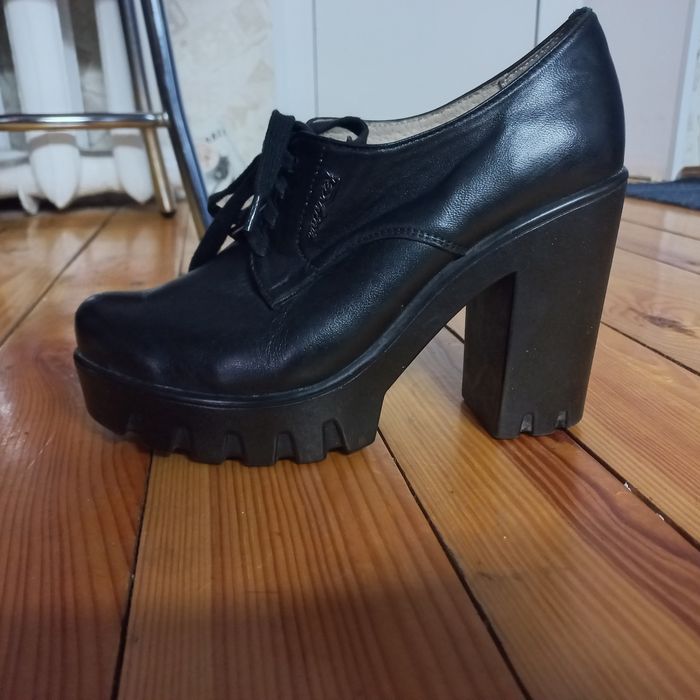 Жіночі шкіряні ботинки