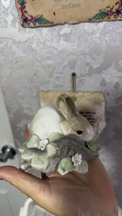 Вінтажна порцелянова статуетка Lladro "Їсть кролика" №4772,