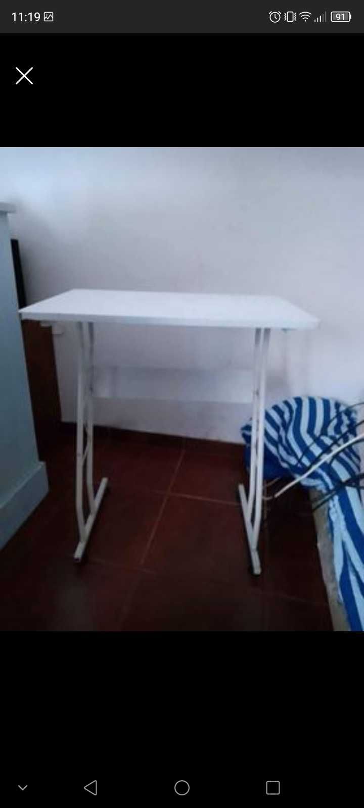 Mesa secretária pequena