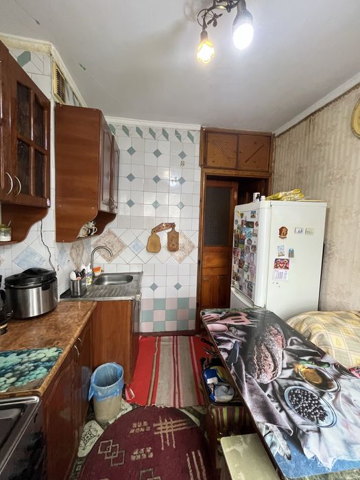 Продам 2х ком возле ТЦ.Волна