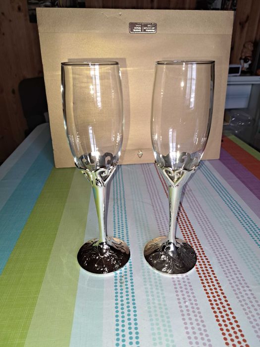 Весільні келихи продам