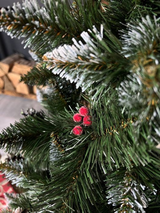 ялинка Елітна з шишками та калиною 1,3м. (червона) в коробці