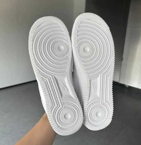 AF1\Powietrze*airDamskieNikeForce1SupremeWhite UnisexTrampki Rozm.45