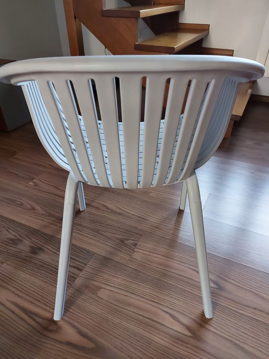 Krzesło szare z podłokietnikiem tworzywo sztuczne
