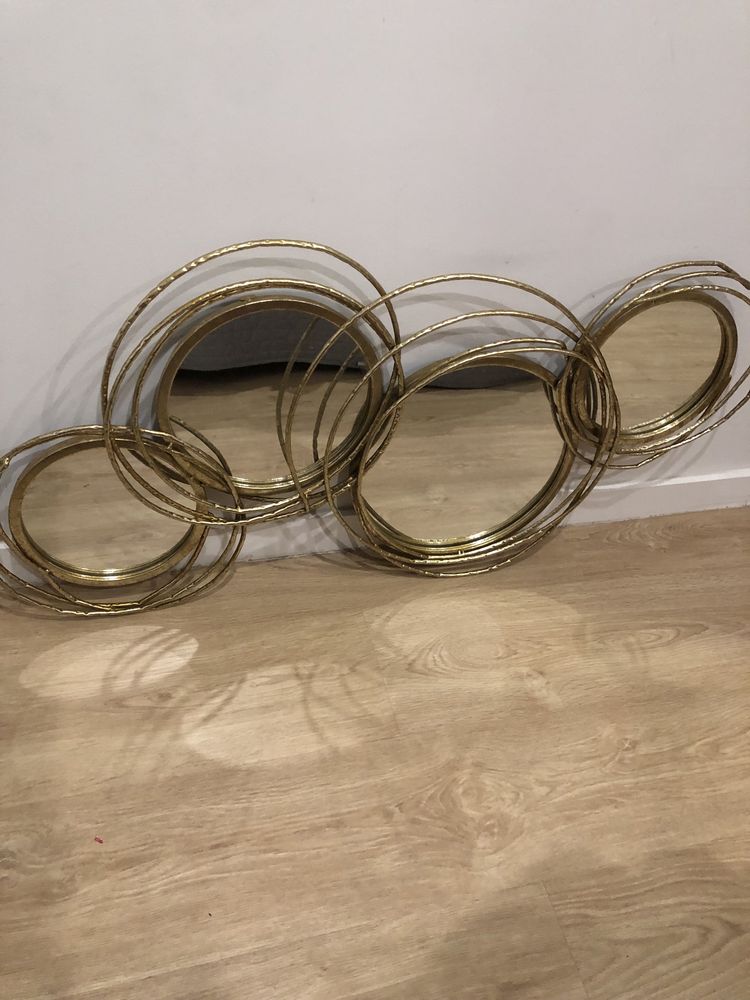 Espelho com metal dourado