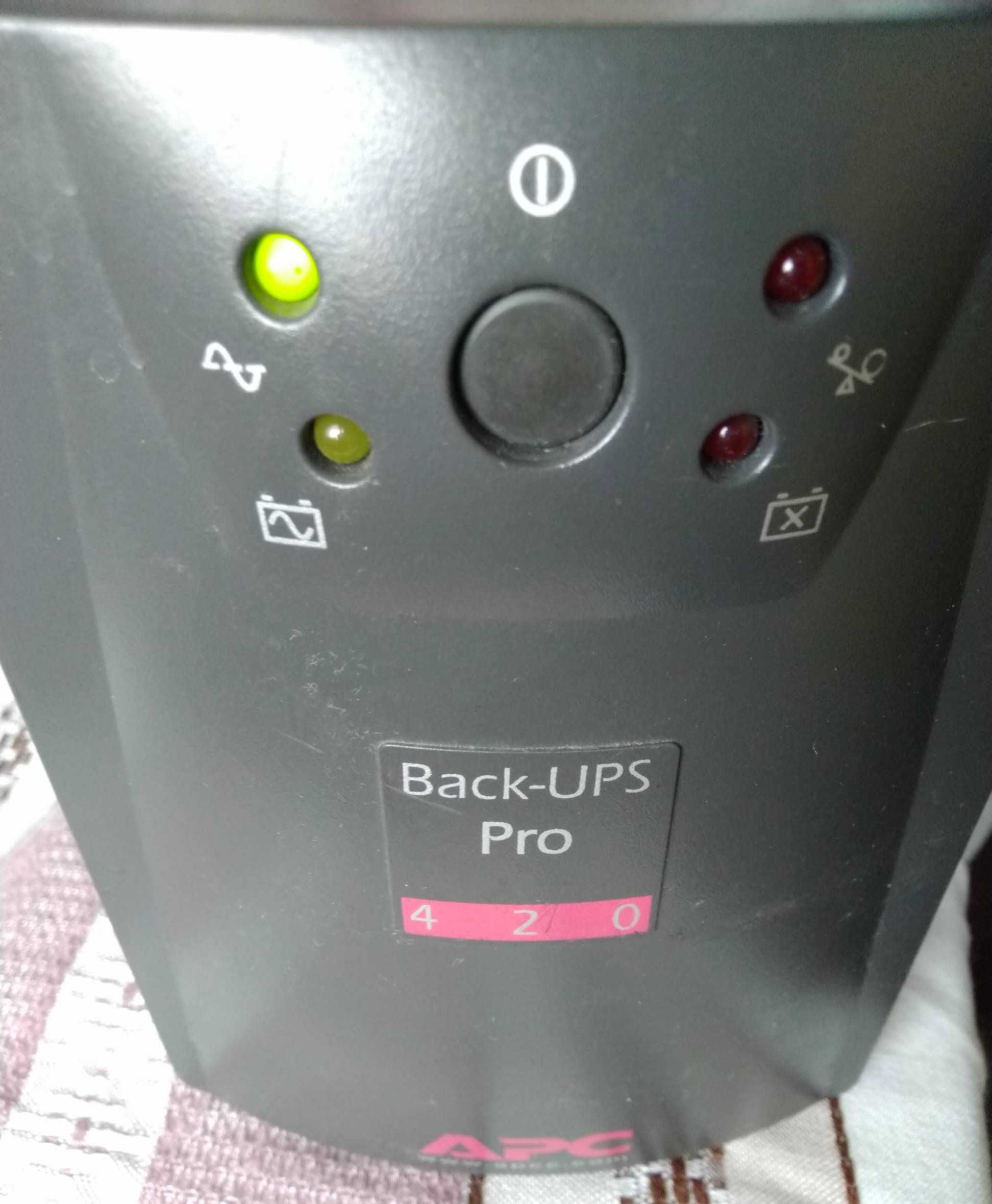 Источник бесперебойного питания APC Back-UPS AVR 500, PRO 420