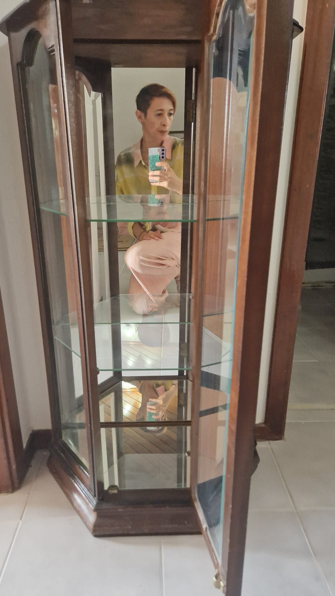 Vitrine em mogno