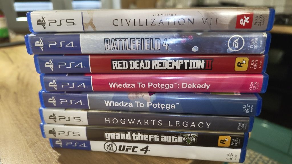 PS5 z dodatkami i grami