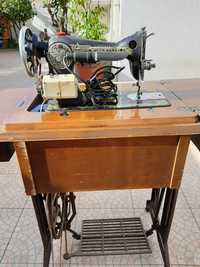 Máquina de Custura com motor Eléctrico