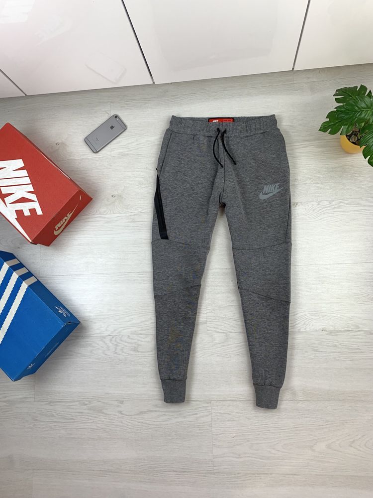 Оригінальні штани з дopoгиx колeкцій Найк Nike TECH FLEECE 12-13 років