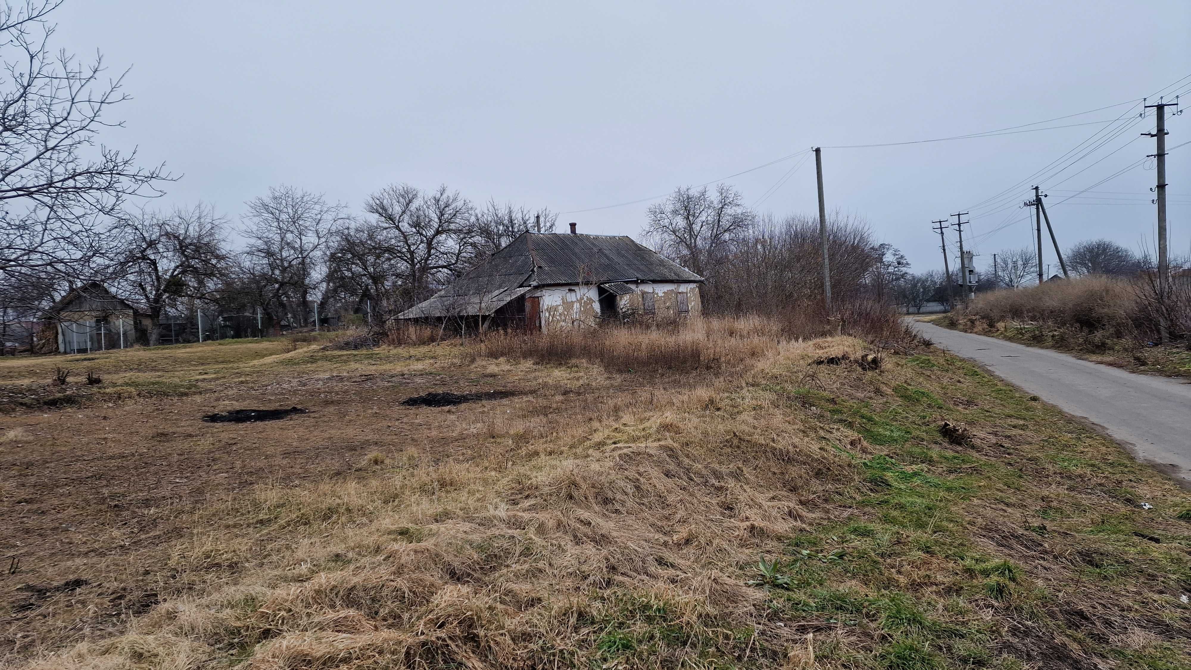 Земельна ділянка з будинком під знесення