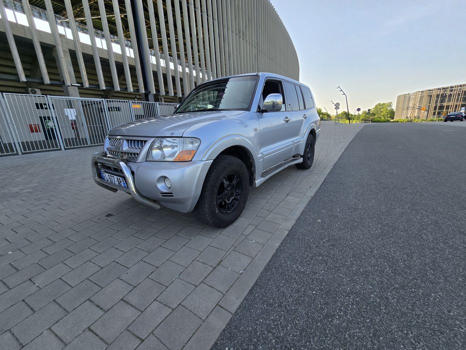 Pajero 3,2 diesel Rally Art  7 osób automat hak 3,3t