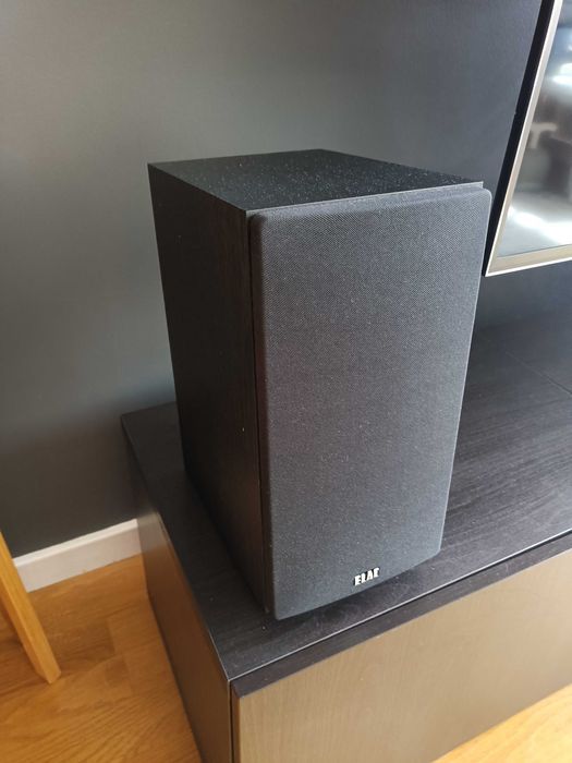 Par de colunas Elac Debut B5.2