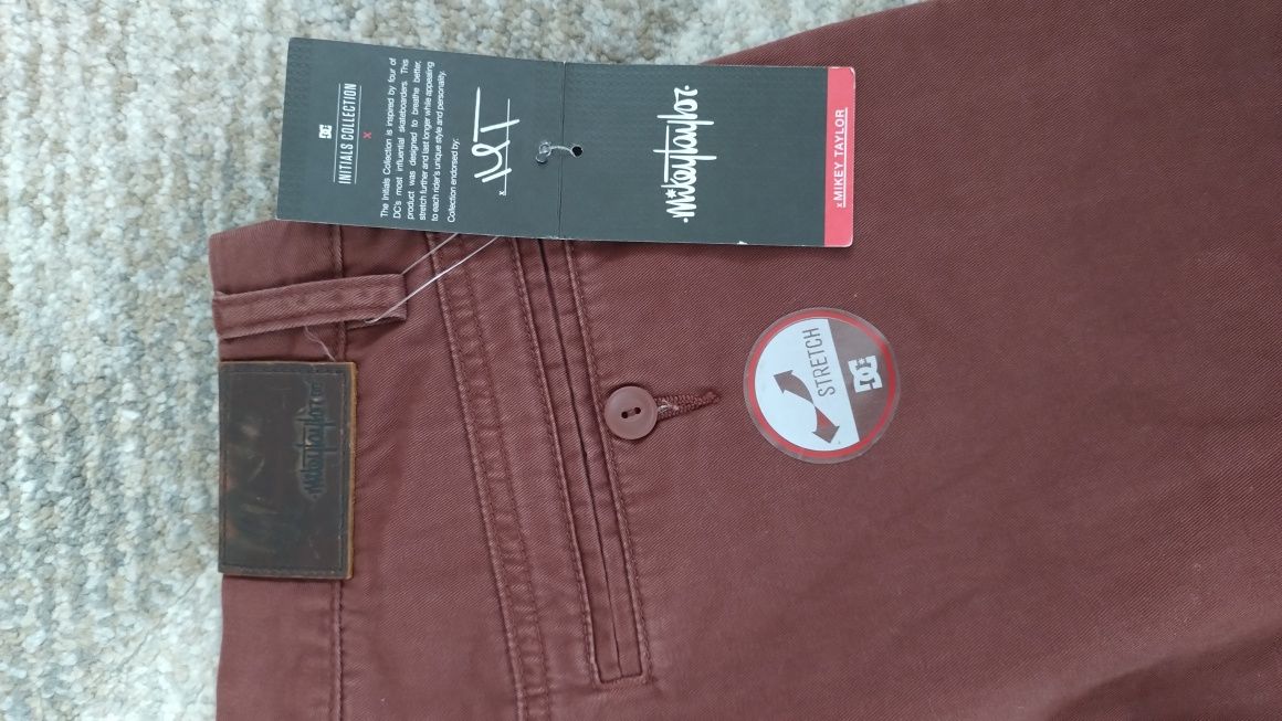 Spodnie DC Shoes, rozmiar 28 S, burgundowe