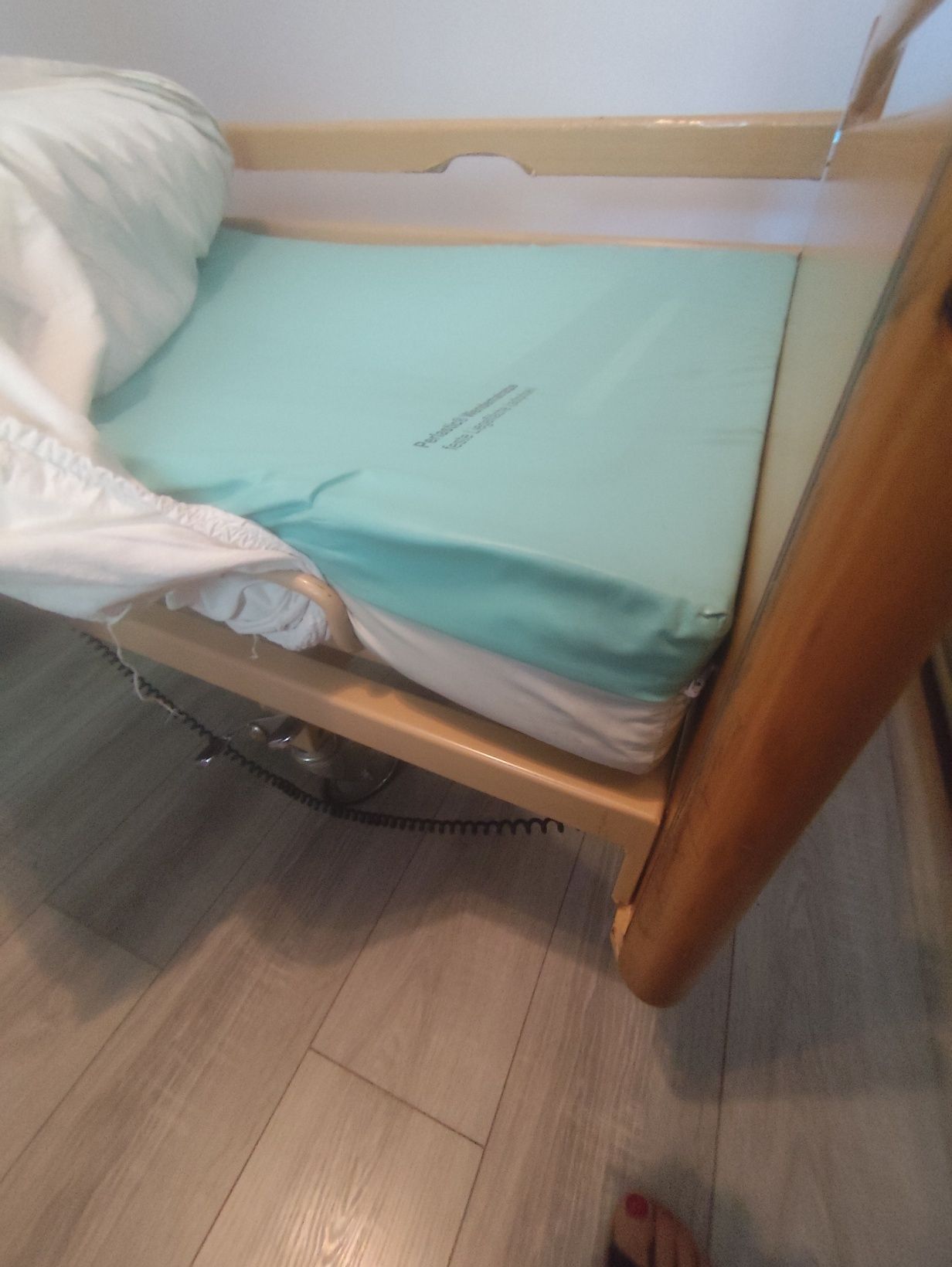 Łóżko rehabilitacyjne, materac zwykły i odlezynowy,