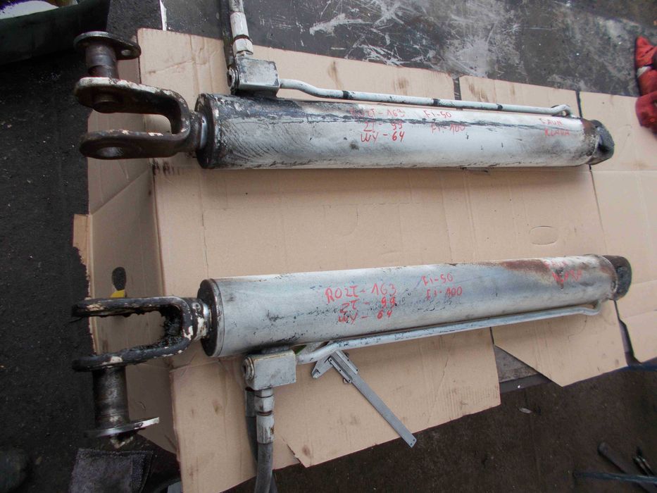Siłownik hydrauliczny dwustronnego działania 163cm rozłożony