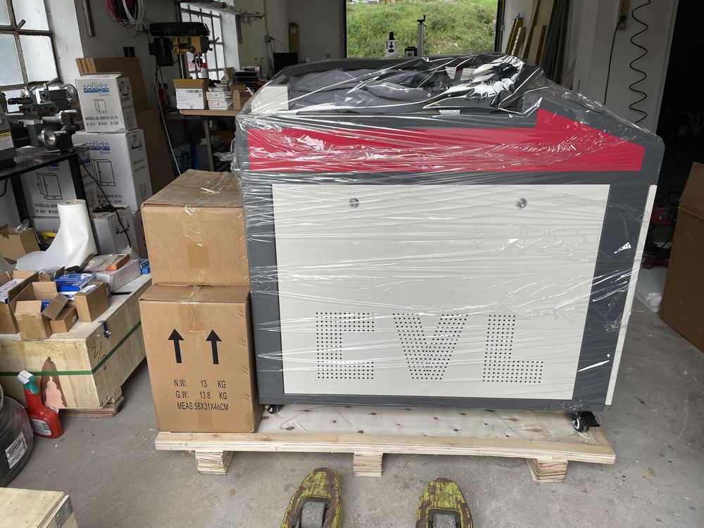 Soldador Cortador a  Laser 4 em 1 soldar decapagem 2Kw Monofasica