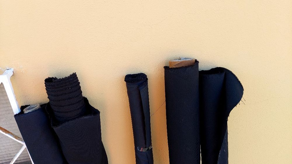 Pontas de rolo tecido preto