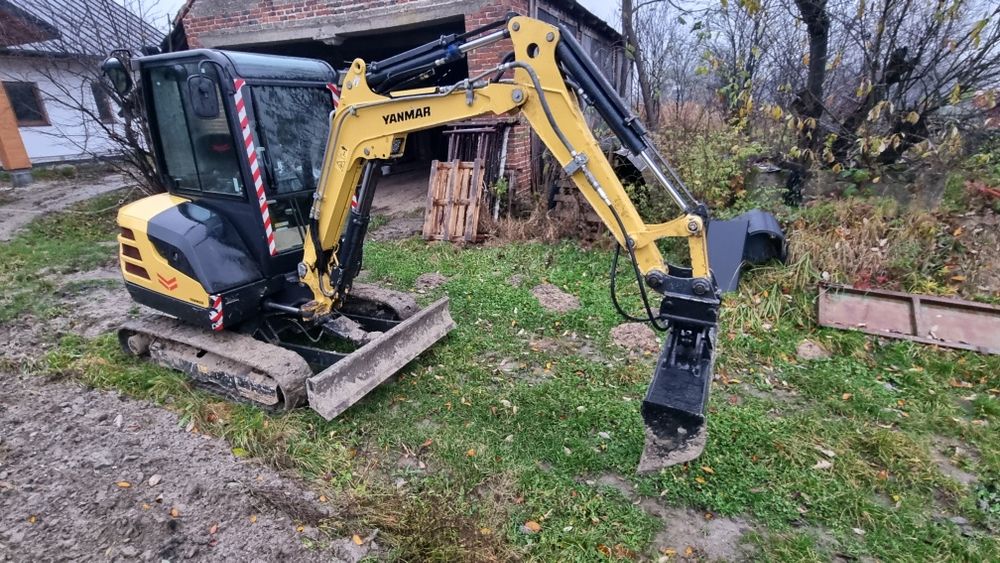 Minikoparka Yanmar sv26