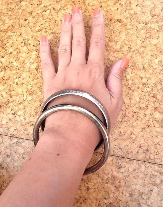 Conjunto de duas pulseiras metalizadas