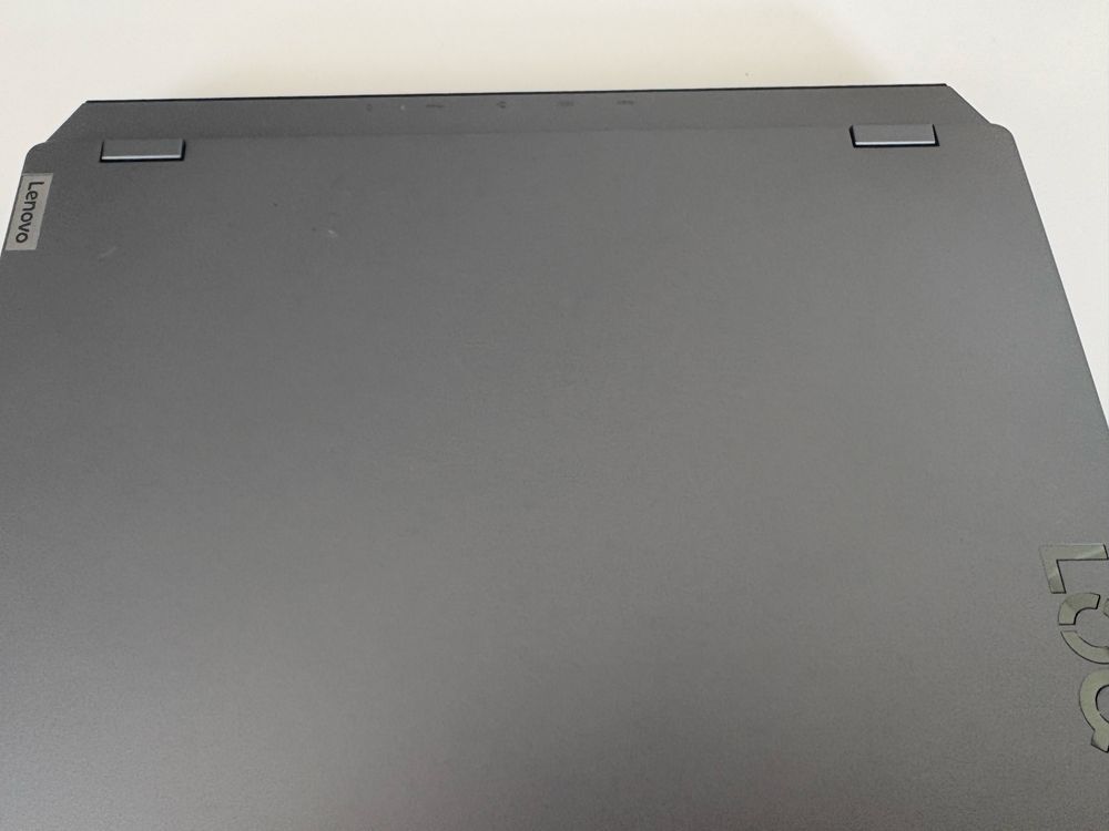 PC PORTÁTIL Lenovo loq  15IRX10-985