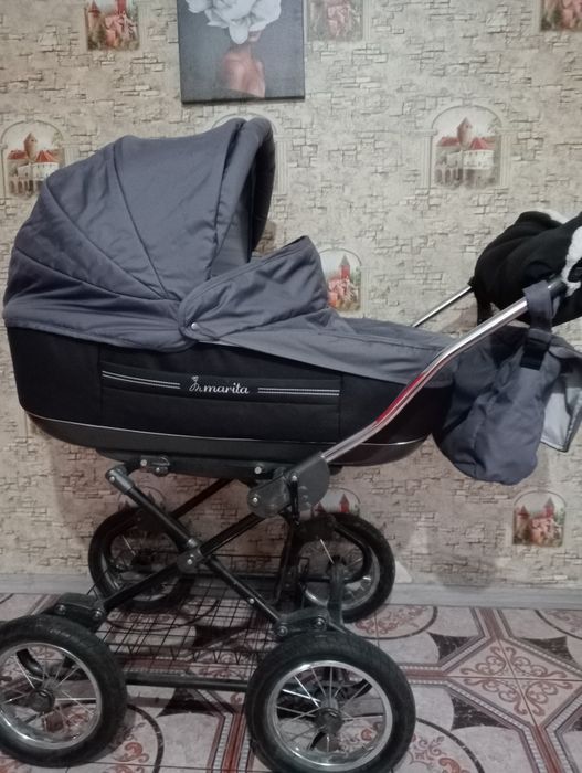 Коляска з люлькою