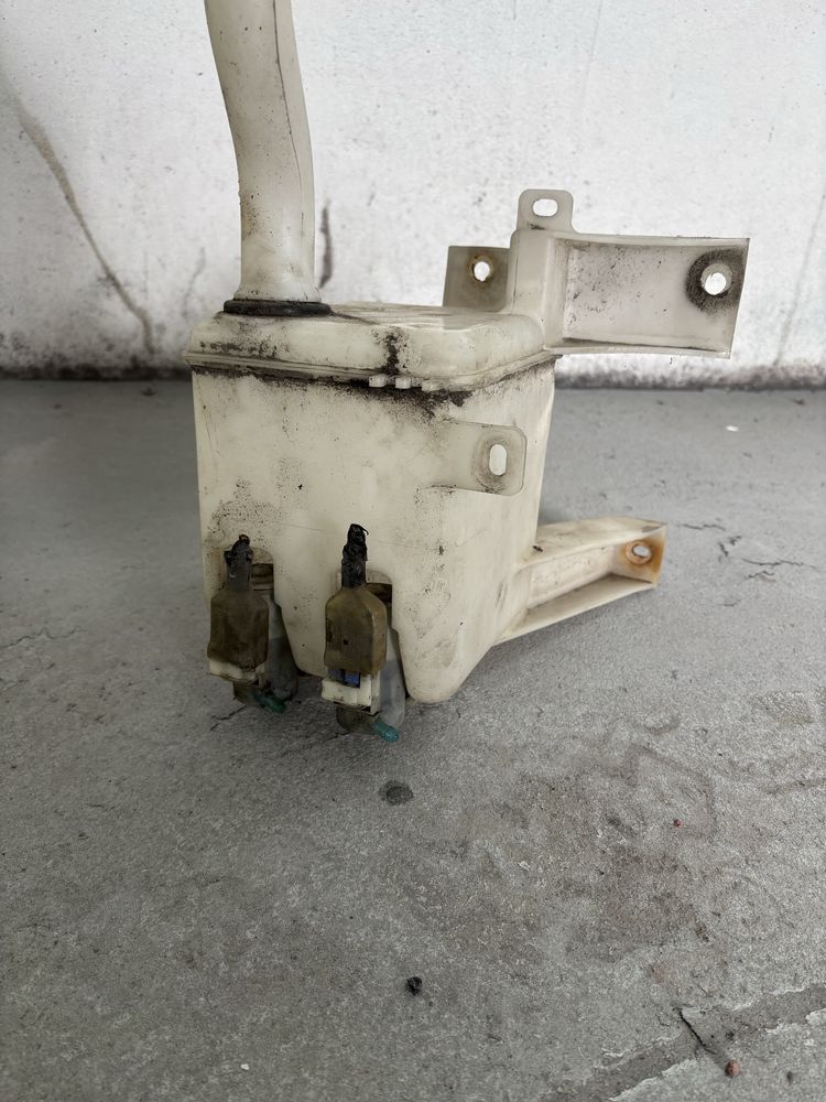 Zbiorniczek spryskiwaczy suzuki swift mk6 05-10 europa