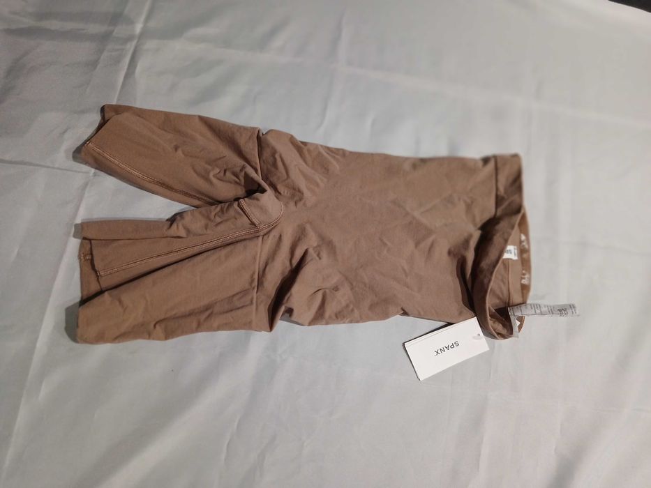 Spodenki modelujące wyszczuplające beżowe Spanx M