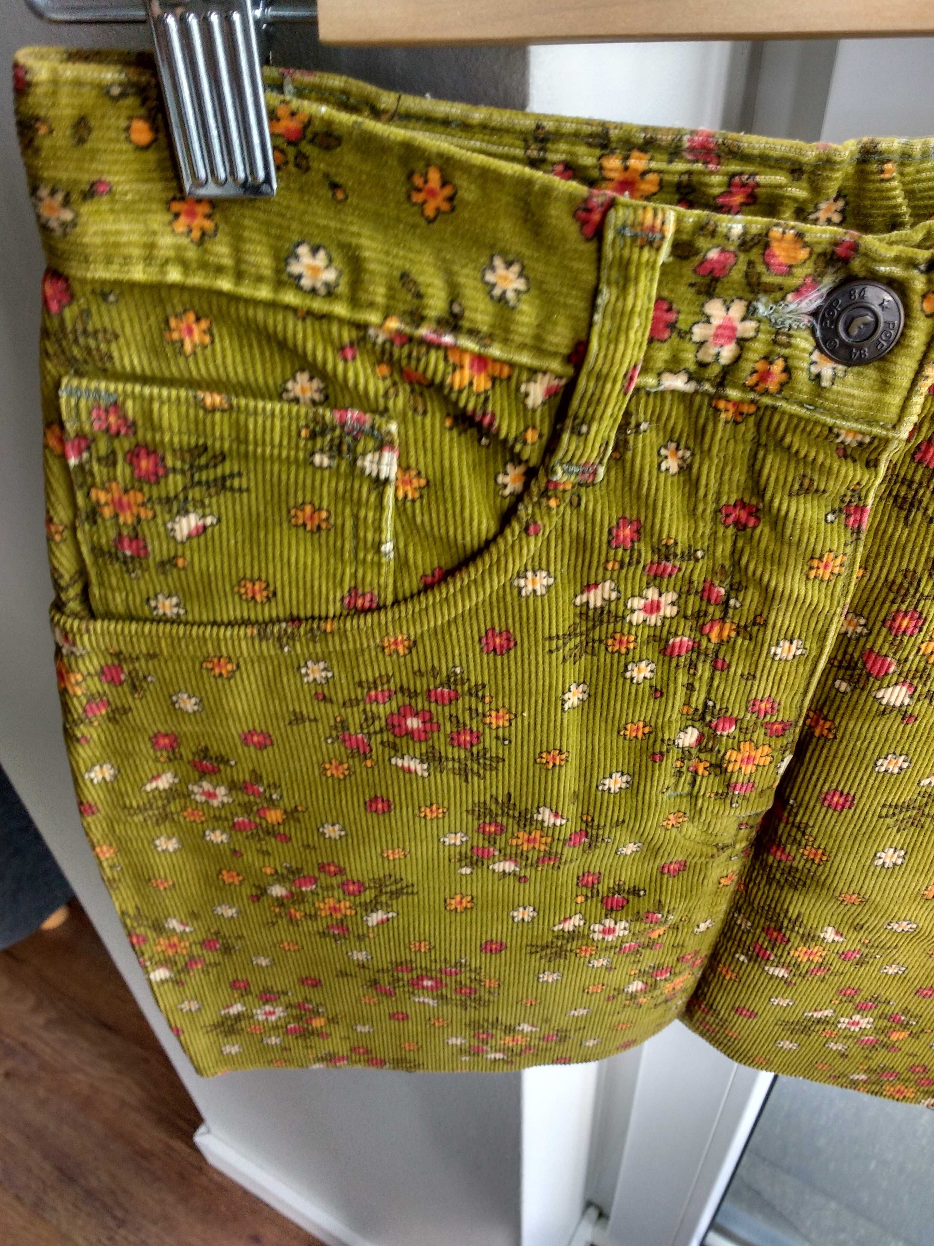 Sztruksowa spódnica mini w kwiatki – rozmiar 27