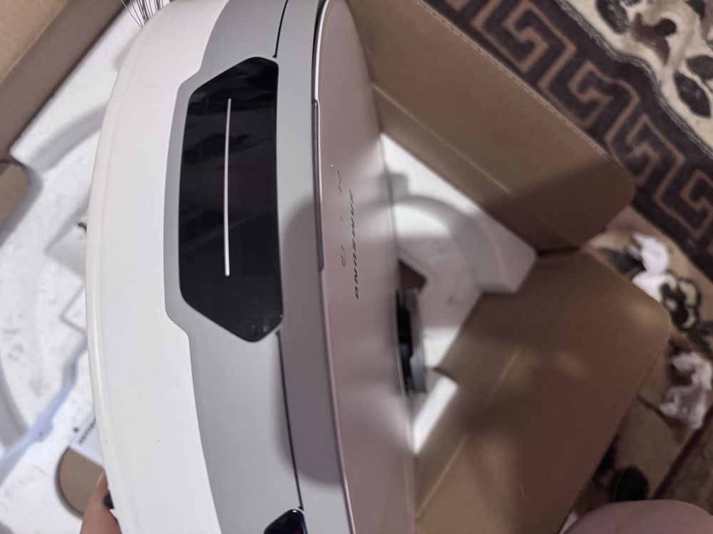 Продам робот-пылесос ( Samsung VR30T80313W/UK)