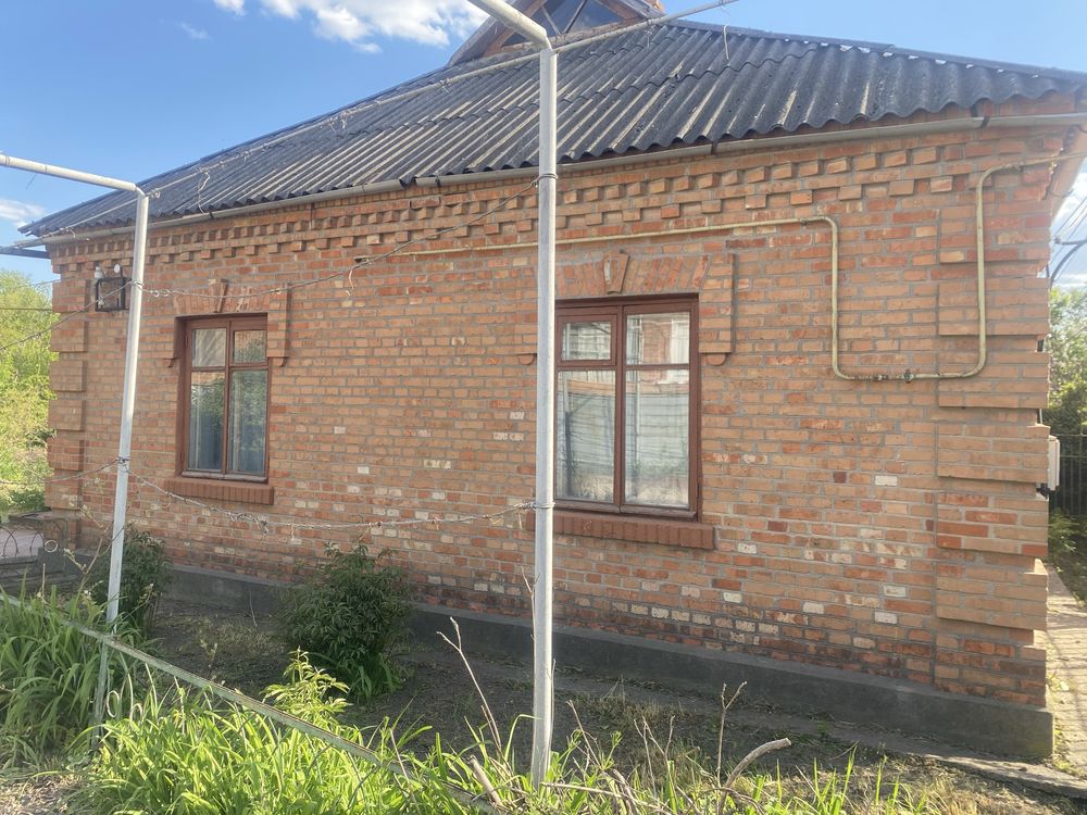 Два будинки біля автовокзалу