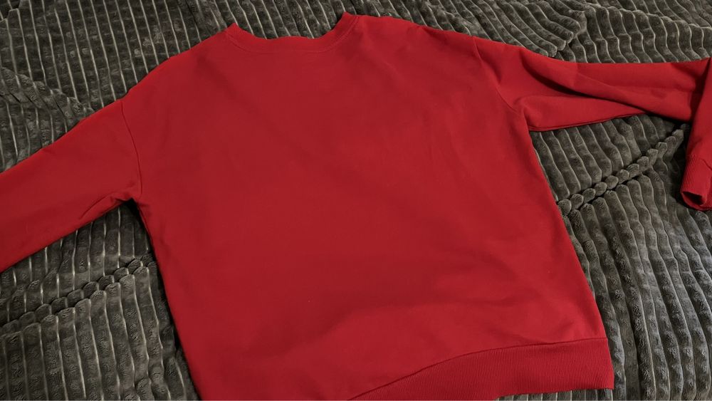 Жіноча червона кофта H&M з написом