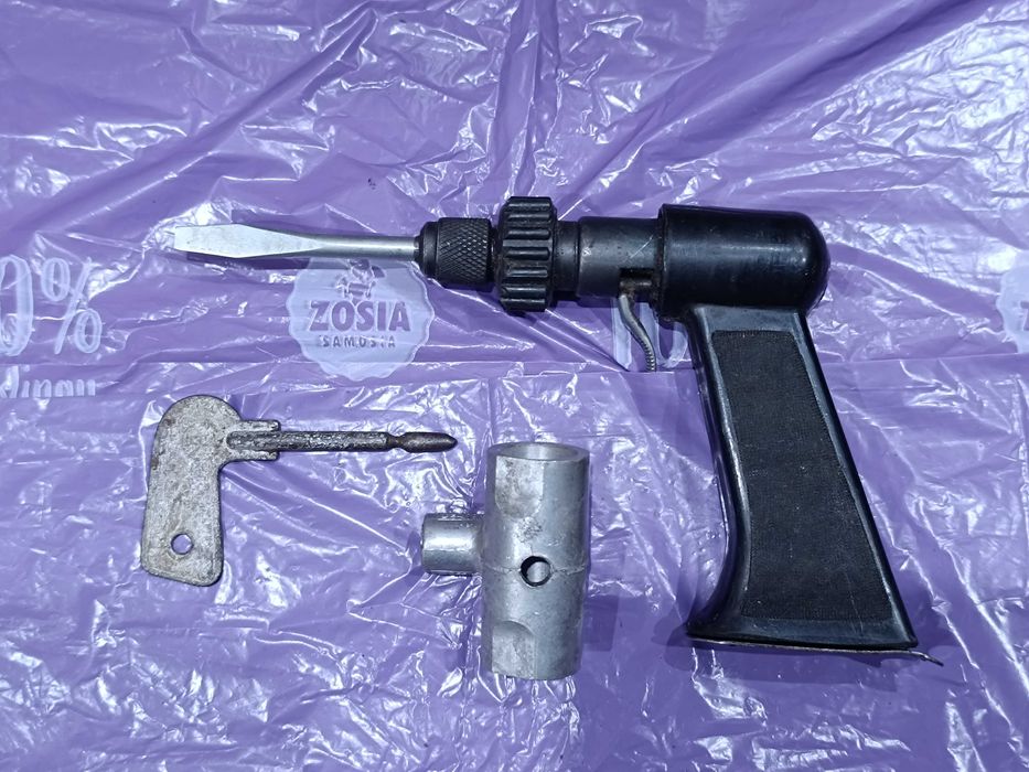 Śrubokręt z schowkiem i inne