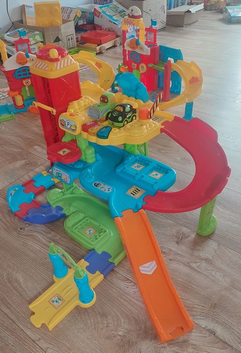Garaż vtech plus 2 autka tut tut