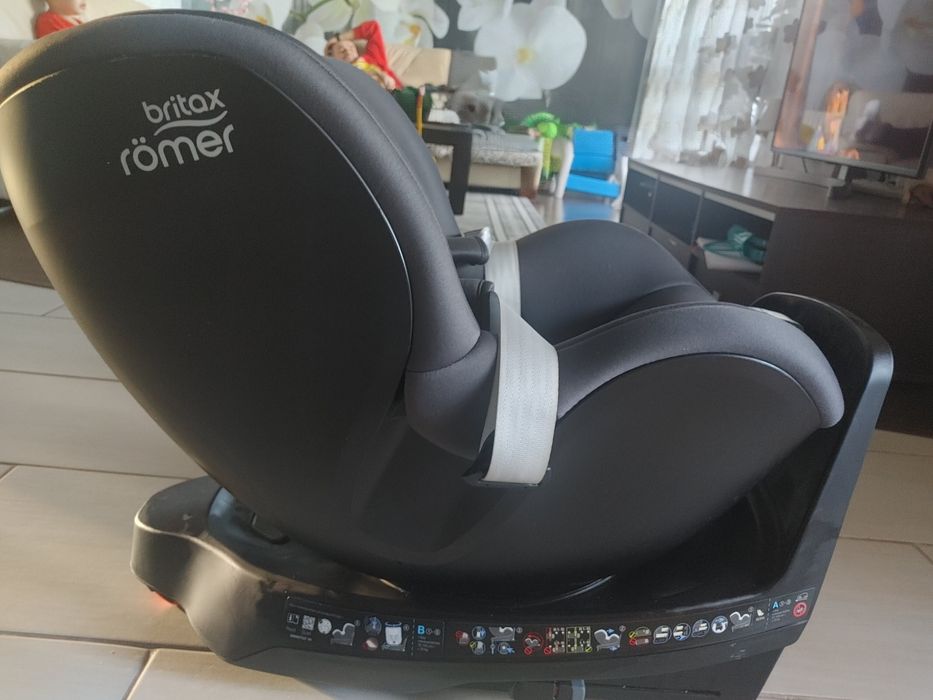 Fotelik samochodowy obrotowy Britax Römer Dualfi M Plus