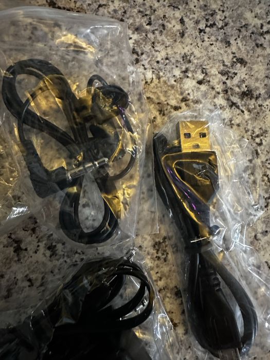 Цифровий диктофон із активацією голосу та відтворенням MP3-плеєр