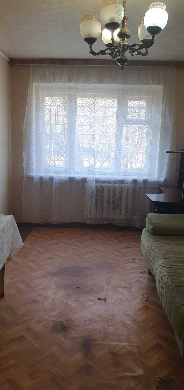 Продам кімнату в гуртожитку. 15 кв.м.Подільський р-н.(Без комісійних)