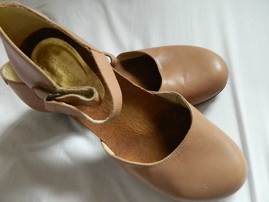 Bonprix, beżowe skórzane buty, czółenka vintage 39/25,5 cm