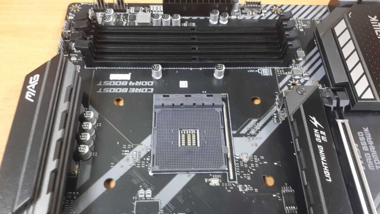 Материнська плата MSI MAG B550 Tomahawk