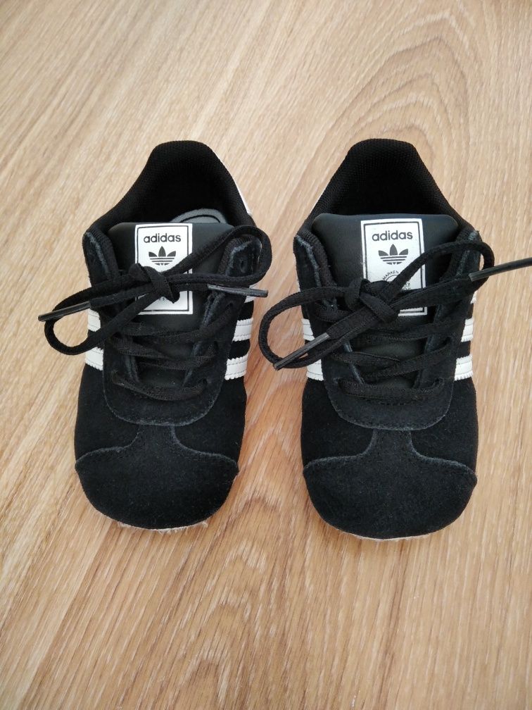 Buty adidasy leciutkie zamszowe firmy adidas rozmiar 21