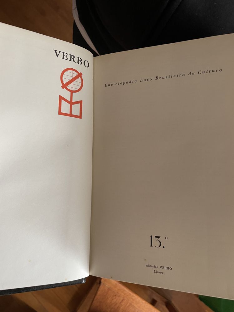 Enciclopédia da Verbo com 23 volumes