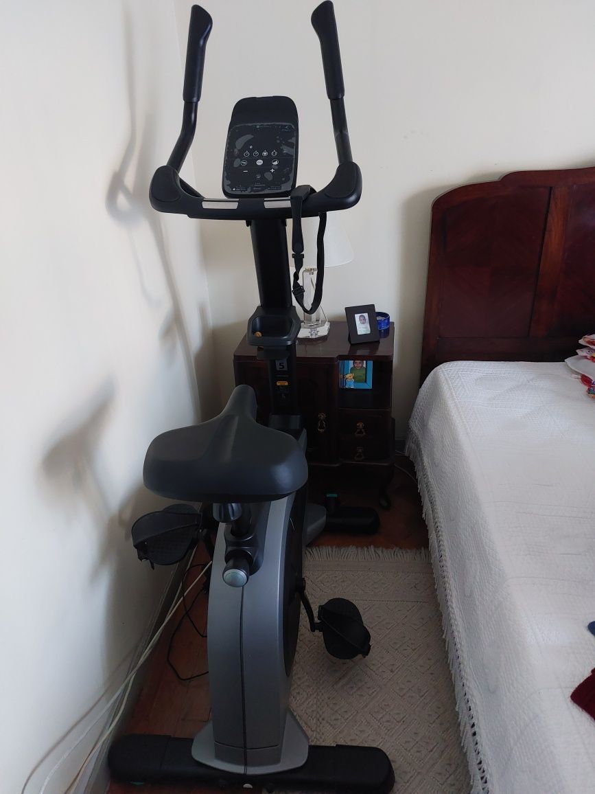 Conjunto sala de jantar, Bicicleta elíptica