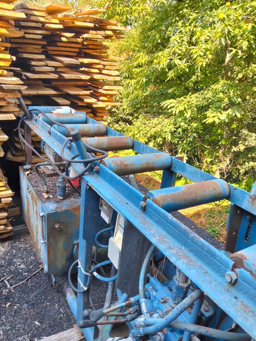 Máquina de cortar e rachar