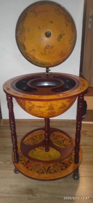 Szafka na kółkach barek globus